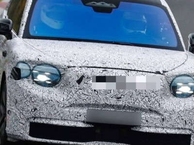 賓利首款純電SUV紐博格林路試！下沉式格柵+三電機，或成超豪華電氣化新標桿